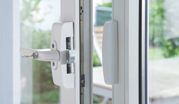 Einbruchschutz dank Schlössern an Türen und Fenstern