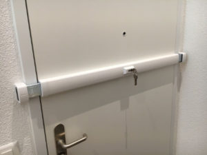 Tuere mit Panzerriegel