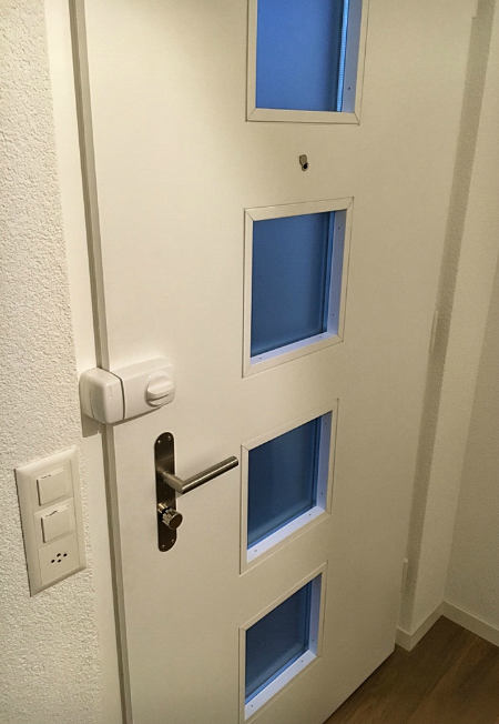 Tuere mit Zusatzschloss